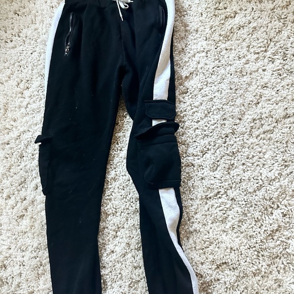 Men’s streetwear track pocketed baggy zippered skate fashion pants. - Picture 4 of 4